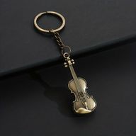 Hegedű alakú fém kulcstartó