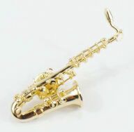 Szaxofon kitűző ajándékdobozban (aranyozott)